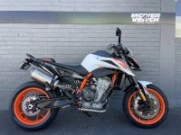 Motorcycle KTM Duke 890R
