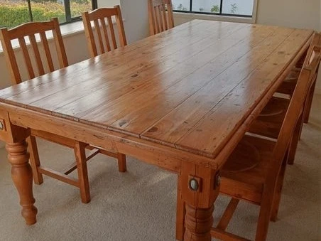 Early Settler Dining table
