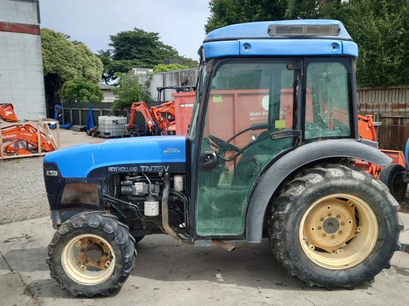 Tractor New Holland TN75V