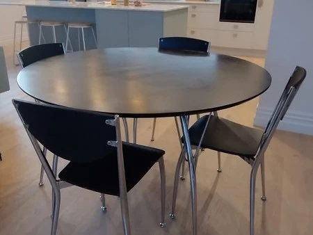 Round Dining Table & Chairs