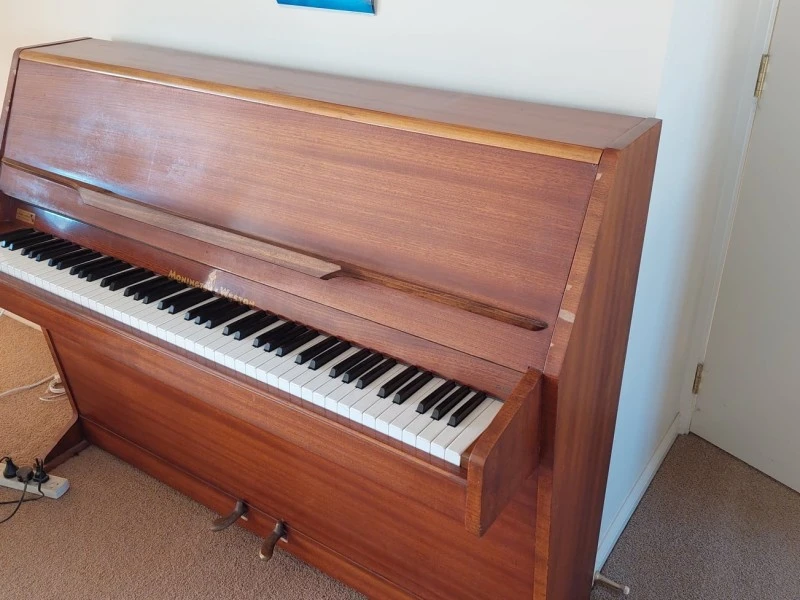 Standard upright piano