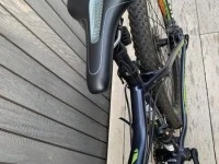 Medium sized women’s mountain bike non electric