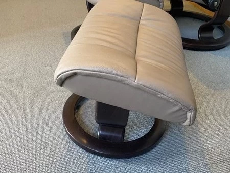 Stressless recliners and ottomans- new condition!, Stress recliner