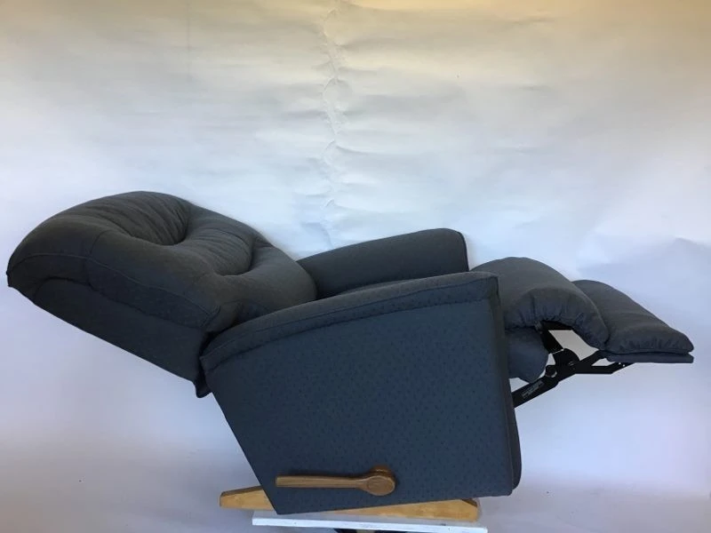 3 piece suite Lazyboy, Single chair, Single chair