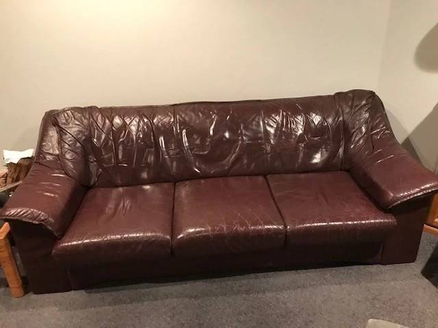 1 x 3 seater, 1 x 2 seater couch, 1x lounge chair