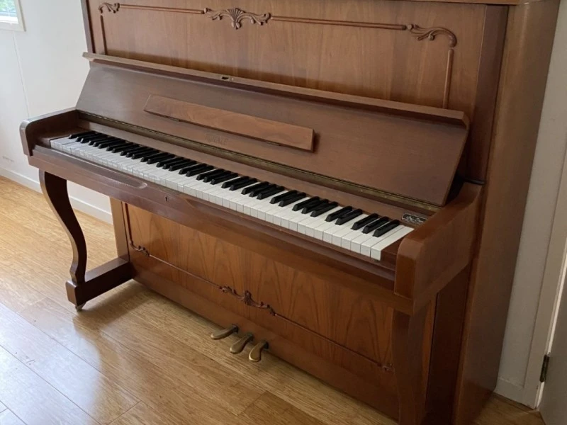 Upright Piano Royale R21-F