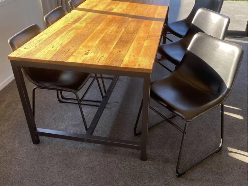 Dining table and 6x chairs