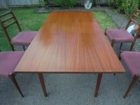 +-+- stunning wooden dining table & chairs -+-+