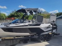 Motor boat Axis T22