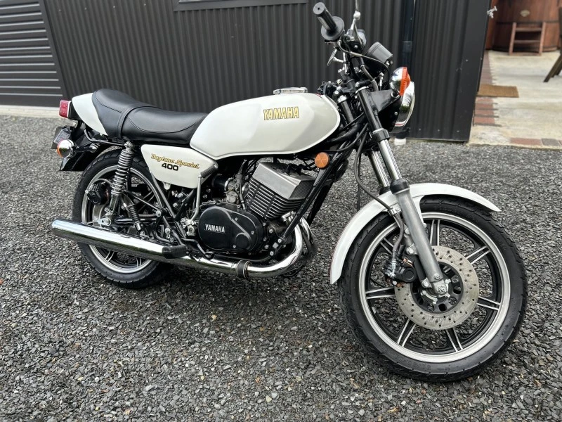 Motorcycle Yamaha RD400