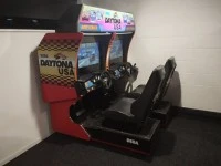 *Daytona USA Twin Arcade*