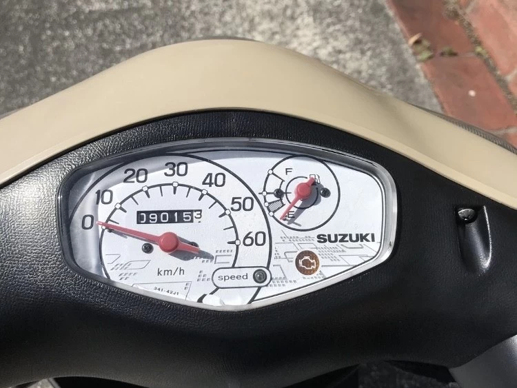 Motorcycle suzuki lets