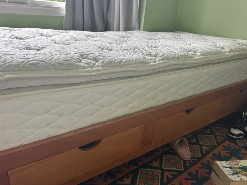 Sealy Single mattress and bed base