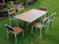 KIDS RETRO TUBULAR TABLE and 6 CHAIRS