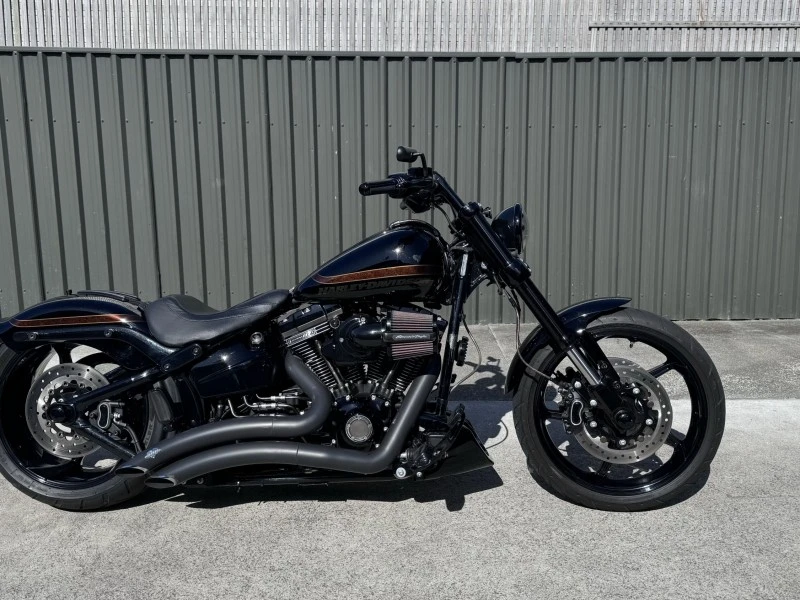 Motorcycle Harley-Davidson Breakout cvo