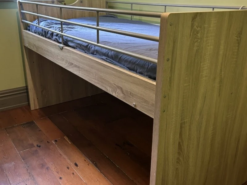 Single loft bed