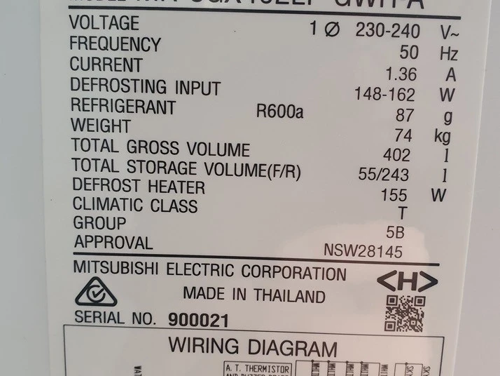 Washing machine, Refrigerator, 6x dining room chairs