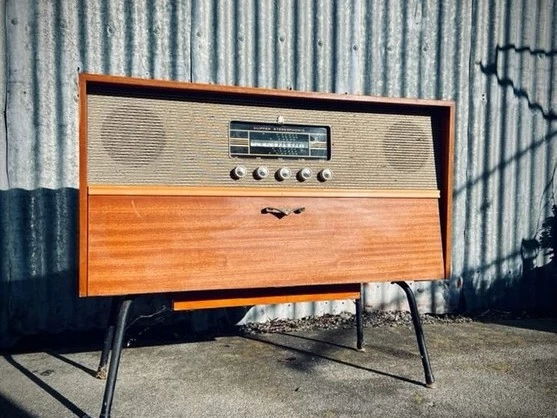 •+ Mid Century STEREOPHONIC Record Player / Radio +•