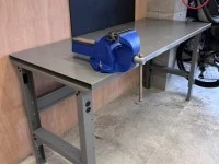 Work bench with vice