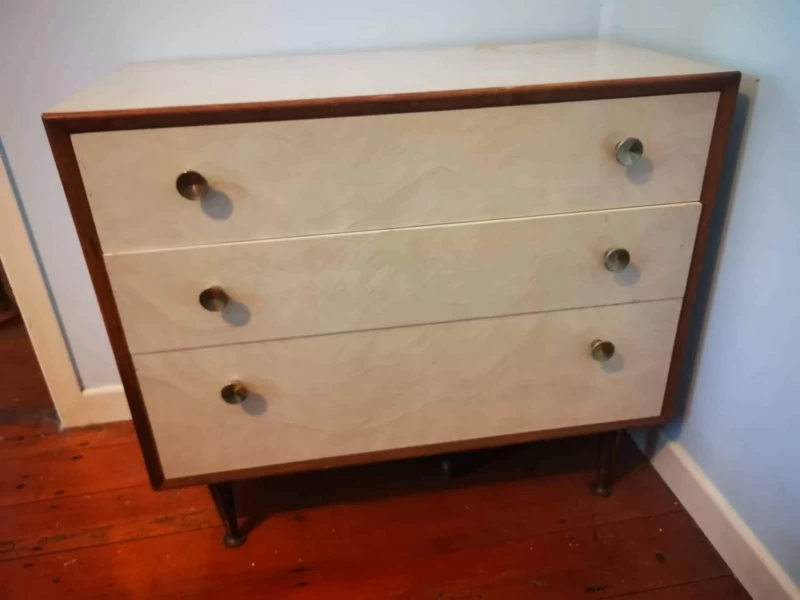 Queen bed, Small drawers, Dressing table