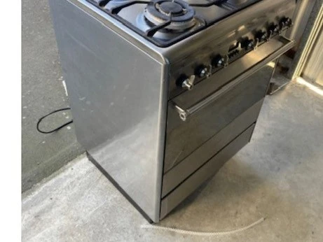 Smeg freestanding stove/ oven cooker