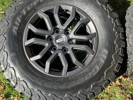 Near new 2024 Ford Raptor or Everest wheels and tyres