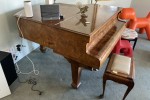 Baby Grand Piano legs can come off