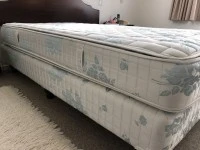 Bed, Queen size, Sealy Posturepedic super premium