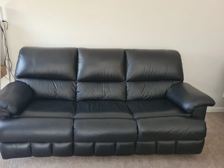 3 seater leather sofa & 1 seater recliner