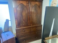 Dresser (3), 2 piece dresser (2), Table