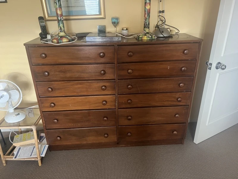 Chest of drawers