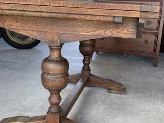 Solid Oak extendable dining table