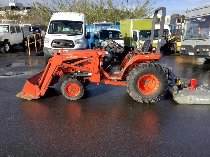 2004 KUBOTA B2710 Tractor WRE