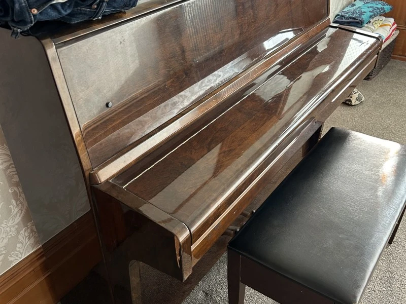 Upright piano