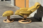 Stressless type recliner armchair