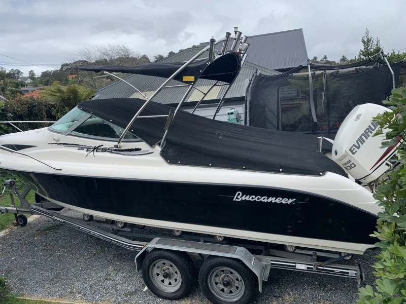 Motor boat Buccaneer 605
