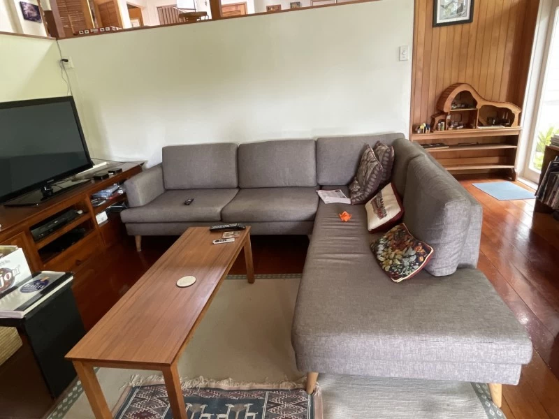Corner couch, comes apart into 2 pieces