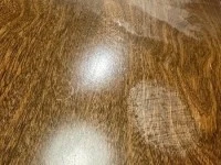 Round dining table