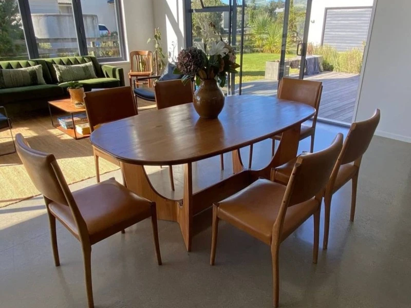 Dinning table and 6 chairs