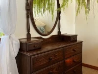 Dresser with Mirroor