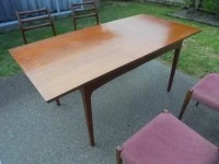 +-+- stunning wooden dining table & chairs -+-+