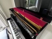 Yamaha 121cm upright piano