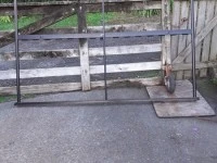 Iron bed king size