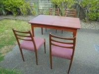 +-+- stunning wooden dining table & chairs -+-+