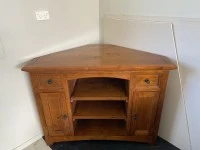 Corner cabinet