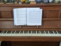 Classic Eavesstaff & sons upright pianon