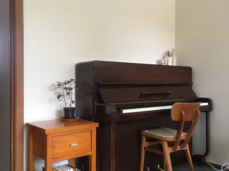 Brasted London, studio piano size guessed the weight as I have no idea