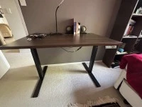 Electric standing desk