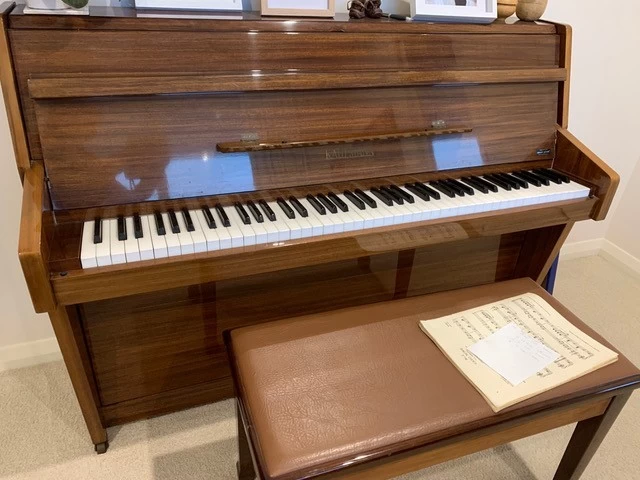 Upright Pianp piano