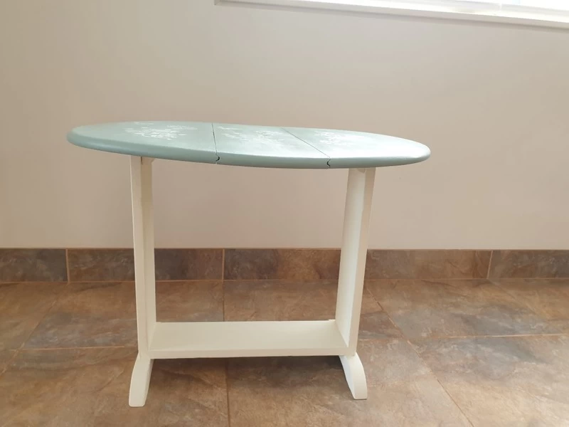 Drop leaf Occasional Table